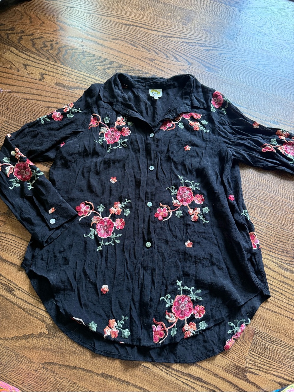 Anthropologie fig and flower Black Button-Down Shirt Floral Embroidery L